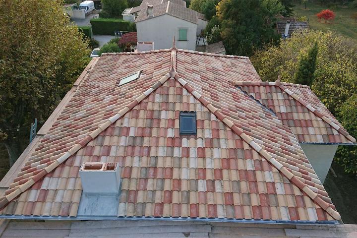 Travaux de rénovation de toiture.